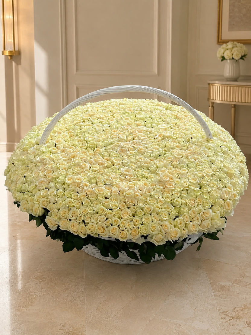 Luxury 501-rose round basket, detail view - LaFia Flowers
