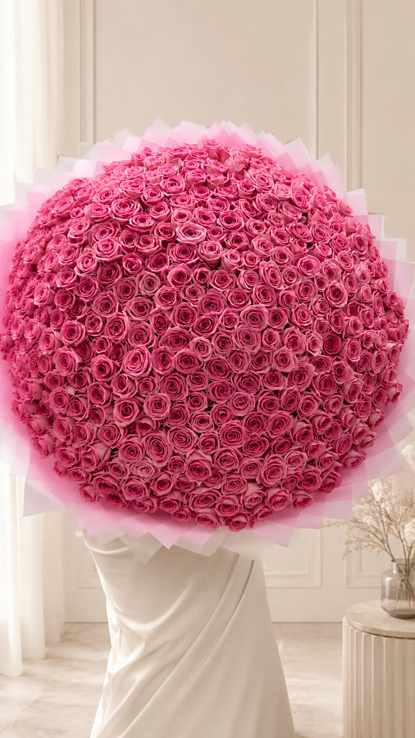 Luxury bouquet of 301 fresh roses, detail view - LaFia Flowers