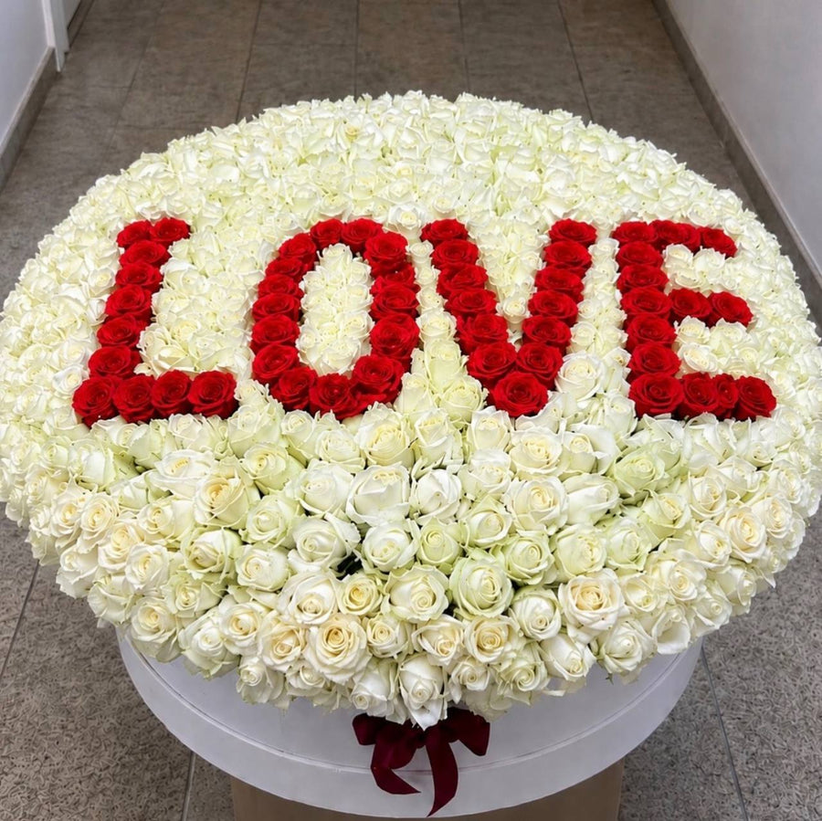 LaFia personalized love roses box
